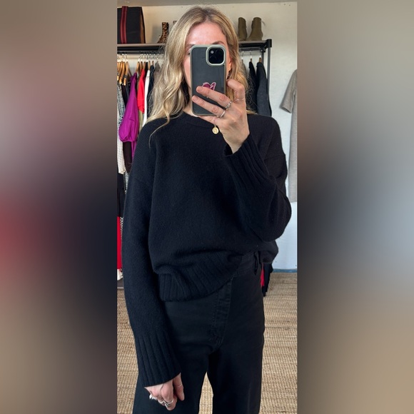 Banana Republic 100% Cashmere Classic Fit Black Crewneck Oversized Sweater - Picture 7 of 7